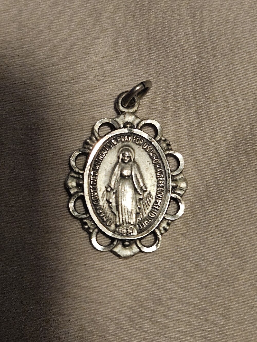 Vintage Religious Medals & Crucifix Pendants Lot of 7 - Picture 13 of 16